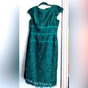 Adrianna Papell Sheath Embroidered Lace V Sheath Dress Excellent used condition